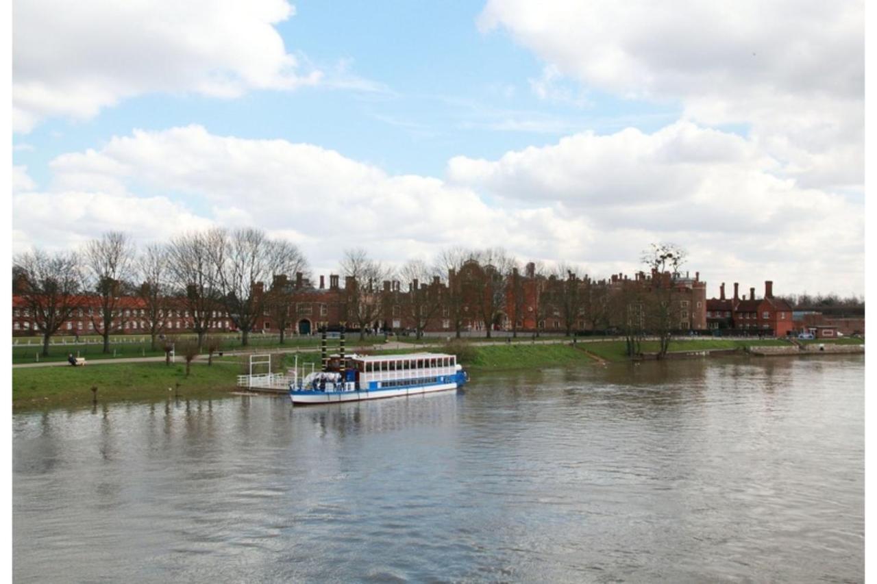 Hampton Court Hotel East Molesey Exterior photo